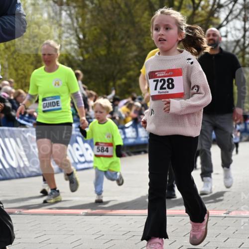 12.04.2026 - 45. Internationalen Wilhelmsburger Insellauf J. Mangold http://msf.ph/oto/9521205 12.04.2026 14:11:04 Ziel 700, 707, 727, 57, 728, 584, 568, 914 meine-sportfotos.de