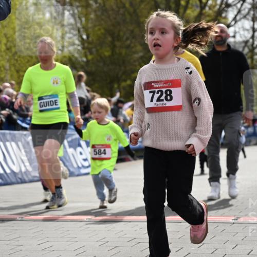 12.04.2026 - 45. Internationalen Wilhelmsburger Insellauf J. Mangold http://msf.ph/oto/9521206 12.04.2026 14:11:04 Ziel 700, 707, 727, 57, 728, 584, 568, 914 meine-sportfotos.de