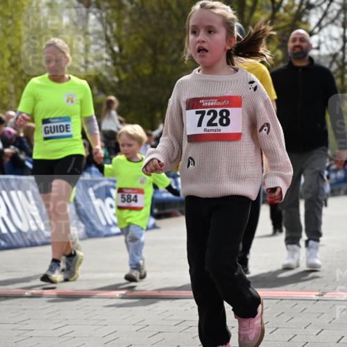12.04.2026 - 45. Internationalen Wilhelmsburger Insellauf J. Mangold http://msf.ph/oto/9521207 12.04.2026 14:11:04 Ziel 700, 707, 727, 57, 728, 584, 568, 914 meine-sportfotos.de