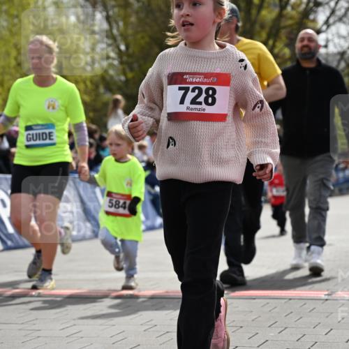 12.04.2026 - 45. Internationalen Wilhelmsburger Insellauf J. Mangold http://msf.ph/oto/9521209 12.04.2026 14:11:04 Ziel 700, 707, 727, 57, 728, 584, 568, 914 meine-sportfotos.de