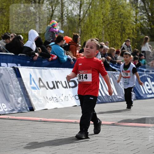 12.04.2026 - 45. Internationalen Wilhelmsburger Insellauf J. Mangold http://msf.ph/oto/9521211 12.04.2026 14:11:09 Ziel 914, 178, 630, 43 meine-sportfotos.de