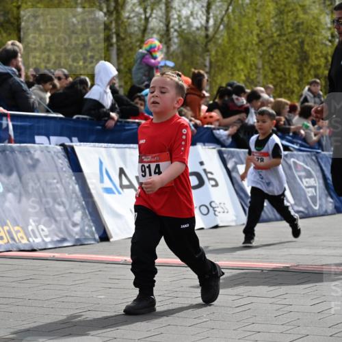 12.04.2026 - 45. Internationalen Wilhelmsburger Insellauf J. Mangold http://msf.ph/oto/9521216 12.04.2026 14:11:09 Ziel 914, 178, 630, 43 meine-sportfotos.de