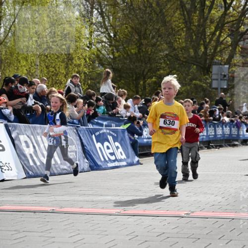 12.04.2026 - 45. Internationalen Wilhelmsburger Insellauf J. Mangold http://msf.ph/oto/9521223 12.04.2026 14:11:11 Ziel 914, 178, 630, 43, 954, 922 meine-sportfotos.de