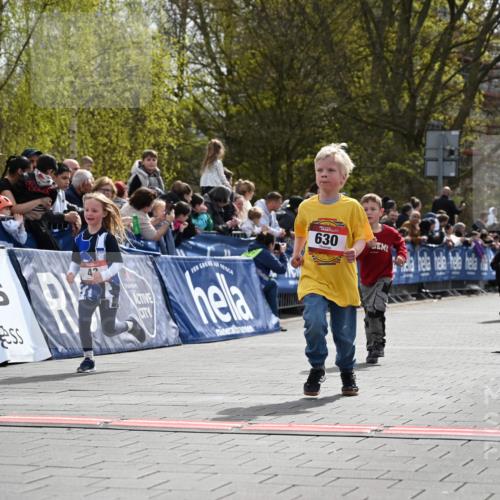 12.04.2026 - 45. Internationalen Wilhelmsburger Insellauf J. Mangold http://msf.ph/oto/9521224 12.04.2026 14:11:11 Ziel 914, 178, 630, 43, 954, 922 meine-sportfotos.de