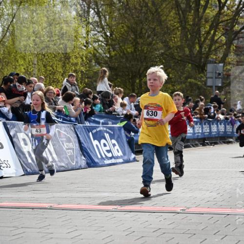 12.04.2026 - 45. Internationalen Wilhelmsburger Insellauf J. Mangold http://msf.ph/oto/9521225 12.04.2026 14:11:11 Ziel 914, 178, 630, 43, 954, 922 meine-sportfotos.de