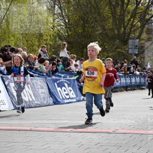 12.04.2026 - 45. Internationalen Wilhelmsburger Insellauf J. Mangold http://msf.ph/oto/9521226 12.04.2026 14:11:11 Ziel 914, 178, 630, 43, 954, 922 meine-sportfotos.de