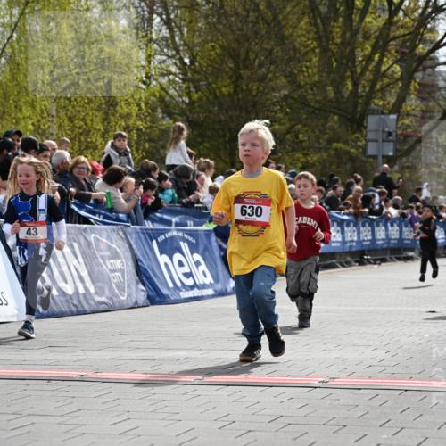 12.04.2026 - 45. Internationalen Wilhelmsburger Insellauf J. Mangold http://msf.ph/oto/9521227 12.04.2026 14:11:12 Ziel 178, 630, 43, 954, 922 meine-sportfotos.de