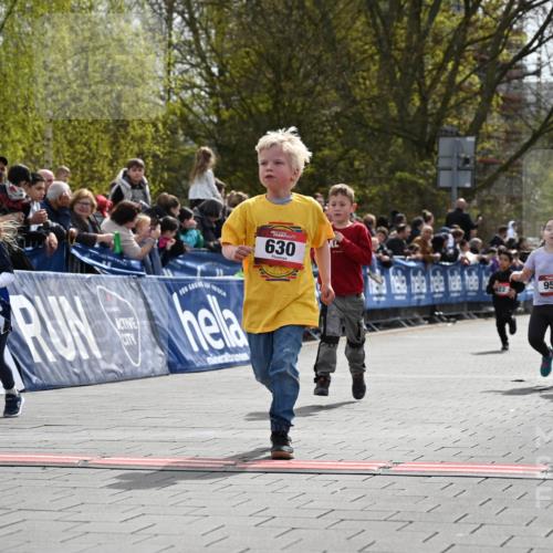 12.04.2026 - 45. Internationalen Wilhelmsburger Insellauf J. Mangold http://msf.ph/oto/9521229 12.04.2026 14:11:12 Ziel 178, 630, 43, 954, 922 meine-sportfotos.de