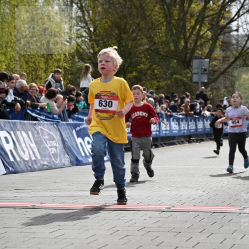 12.04.2026 - 45. Internationalen Wilhelmsburger Insellauf J. Mangold http://msf.ph/oto/9521231 12.04.2026 14:11:12 Ziel 178, 630, 43, 954, 922 meine-sportfotos.de