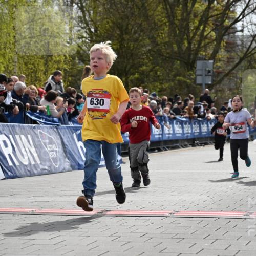 12.04.2026 - 45. Internationalen Wilhelmsburger Insellauf J. Mangold http://msf.ph/oto/9521232 12.04.2026 14:11:12 Ziel 178, 630, 43, 954, 922 meine-sportfotos.de