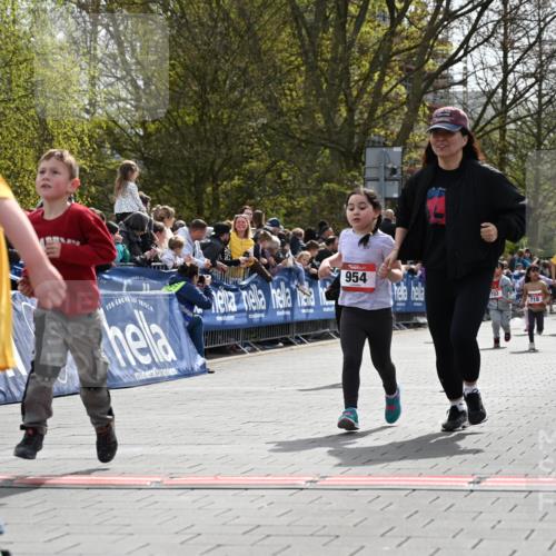 12.04.2026 - 45. Internationalen Wilhelmsburger Insellauf J. Mangold http://msf.ph/oto/9521234 12.04.2026 14:11:13 Ziel 178, 630, 43, 954, 922 meine-sportfotos.de