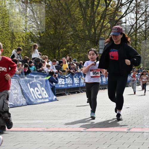 12.04.2026 - 45. Internationalen Wilhelmsburger Insellauf J. Mangold http://msf.ph/oto/9521237 12.04.2026 14:11:13 Ziel 178, 630, 43, 954, 922 meine-sportfotos.de