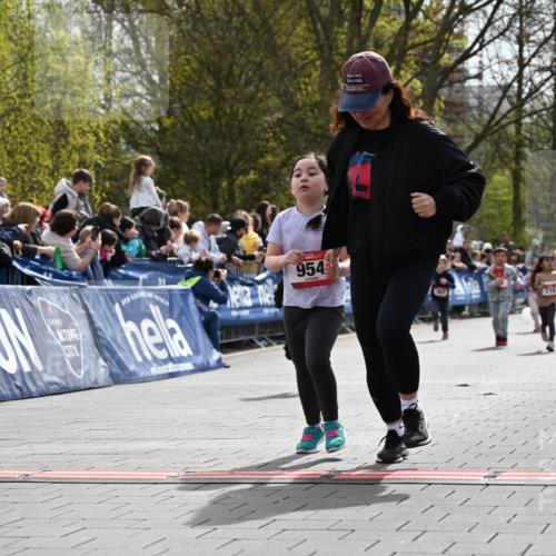 12.04.2026 - 45. Internationalen Wilhelmsburger Insellauf J. Mangold http://msf.ph/oto/9521243 12.04.2026 14:11:14 Ziel 630, 43, 954, 922, 718 meine-sportfotos.de
