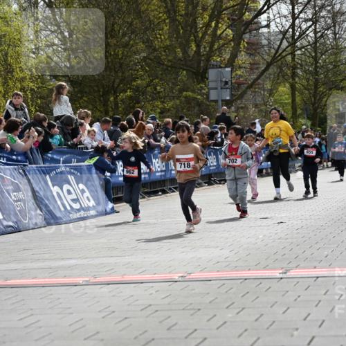 12.04.2026 - 45. Internationalen Wilhelmsburger Insellauf J. Mangold http://msf.ph/oto/9521247 12.04.2026 14:11:17 Ziel 954, 922, 718, 962, 702, 655 meine-sportfotos.de