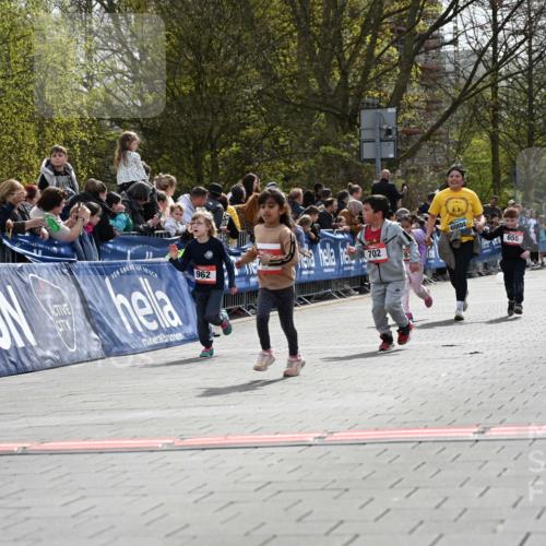 12.04.2026 - 45. Internationalen Wilhelmsburger Insellauf J. Mangold http://msf.ph/oto/9521251 12.04.2026 14:11:17 Ziel 954, 922, 718, 962, 702, 655 meine-sportfotos.de