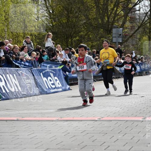 12.04.2026 - 45. Internationalen Wilhelmsburger Insellauf J. Mangold http://msf.ph/oto/9521260 12.04.2026 14:11:19 Ziel 922, 718, 962, 702, 655, 783 meine-sportfotos.de