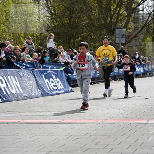12.04.2026 - 45. Internationalen Wilhelmsburger Insellauf J. Mangold http://msf.ph/oto/9521262 12.04.2026 14:11:19 Ziel 922, 718, 962, 702, 655, 783 meine-sportfotos.de