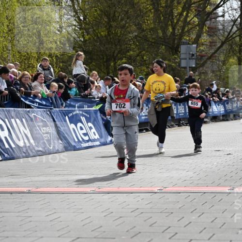 12.04.2026 - 45. Internationalen Wilhelmsburger Insellauf J. Mangold http://msf.ph/oto/9521264 12.04.2026 14:11:19 Ziel 922, 718, 962, 702, 655, 783 meine-sportfotos.de