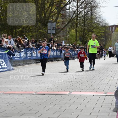 12.04.2026 - 45. Internationalen Wilhelmsburger Insellauf J. Mangold http://msf.ph/oto/9521269 12.04.2026 14:11:24 Ziel 702, 655, 783, 773, 1527, 1515 meine-sportfotos.de
