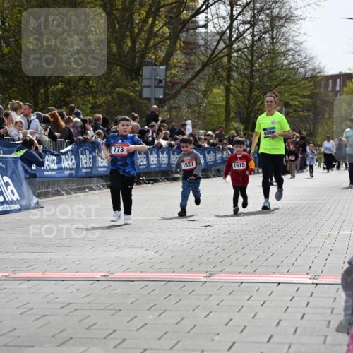 12.04.2026 - 45. Internationalen Wilhelmsburger Insellauf J. Mangold http://msf.ph/oto/9521272 12.04.2026 14:11:24 Ziel 702, 655, 783, 773, 1527, 1515 meine-sportfotos.de