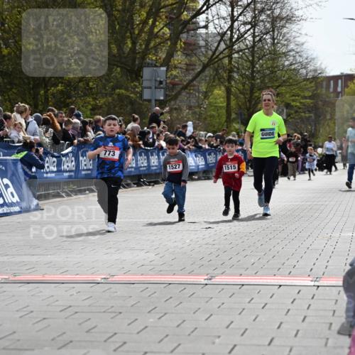 12.04.2026 - 45. Internationalen Wilhelmsburger Insellauf J. Mangold http://msf.ph/oto/9521273 12.04.2026 14:11:25 Ziel 655, 783, 773, 1527, 1515 meine-sportfotos.de