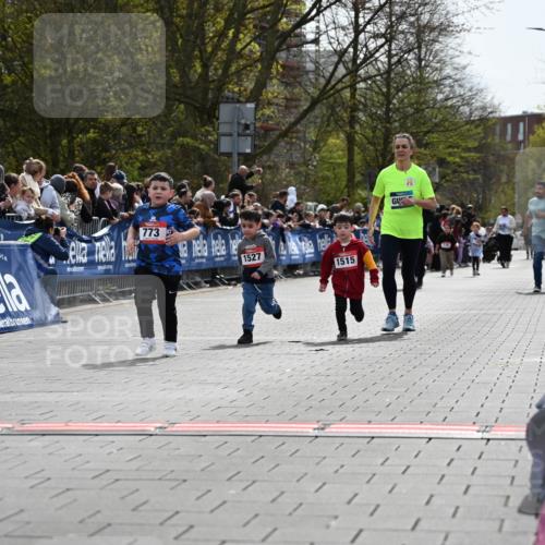 12.04.2026 - 45. Internationalen Wilhelmsburger Insellauf J. Mangold http://msf.ph/oto/9521275 12.04.2026 14:11:25 Ziel 655, 783, 773, 1527, 1515 meine-sportfotos.de