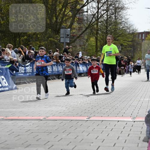12.04.2026 - 45. Internationalen Wilhelmsburger Insellauf J. Mangold http://msf.ph/oto/9521276 12.04.2026 14:11:25 Ziel 655, 783, 773, 1527, 1515 meine-sportfotos.de