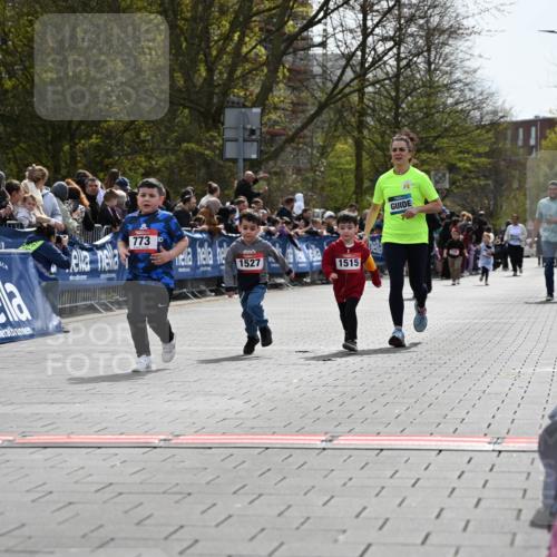 12.04.2026 - 45. Internationalen Wilhelmsburger Insellauf J. Mangold http://msf.ph/oto/9521277 12.04.2026 14:11:25 Ziel 655, 783, 773, 1527, 1515 meine-sportfotos.de
