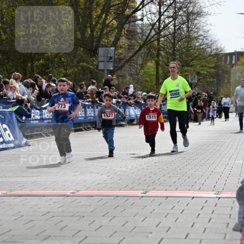 12.04.2026 - 45. Internationalen Wilhelmsburger Insellauf J. Mangold http://msf.ph/oto/9521278 12.04.2026 14:11:25 Ziel 655, 783, 773, 1527, 1515 meine-sportfotos.de