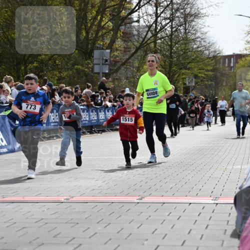12.04.2026 - 45. Internationalen Wilhelmsburger Insellauf J. Mangold http://msf.ph/oto/9521281 12.04.2026 14:11:26 Ziel 783, 773, 1527, 1515 meine-sportfotos.de