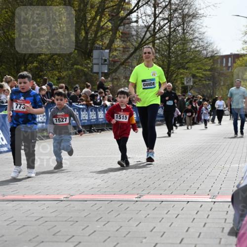 12.04.2026 - 45. Internationalen Wilhelmsburger Insellauf J. Mangold http://msf.ph/oto/9521283 12.04.2026 14:11:26 Ziel 783, 773, 1527, 1515 meine-sportfotos.de