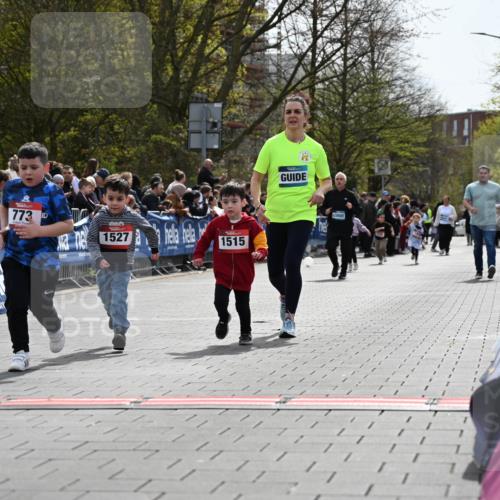 12.04.2026 - 45. Internationalen Wilhelmsburger Insellauf J. Mangold http://msf.ph/oto/9521285 12.04.2026 14:11:26 Ziel 783, 773, 1527, 1515 meine-sportfotos.de