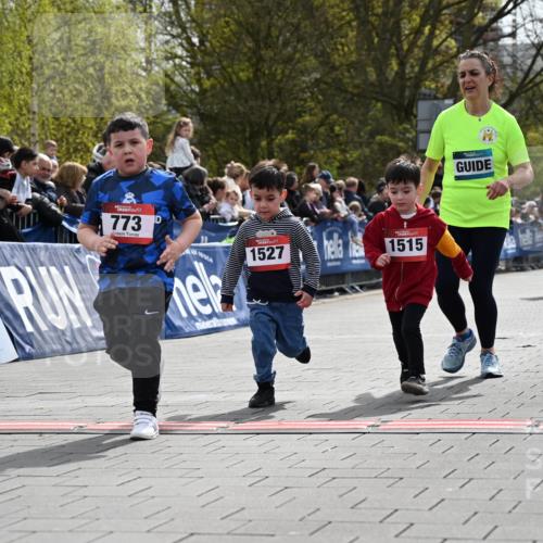 12.04.2026 - 45. Internationalen Wilhelmsburger Insellauf J. Mangold http://msf.ph/oto/9521287 12.04.2026 14:11:27 Ziel 773, 1527, 1515 meine-sportfotos.de