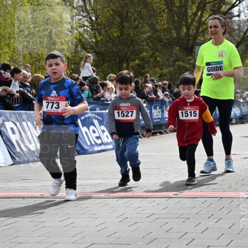 12.04.2026 - 45. Internationalen Wilhelmsburger Insellauf J. Mangold http://msf.ph/oto/9521288 12.04.2026 14:11:27 Ziel 773, 1527, 1515 meine-sportfotos.de