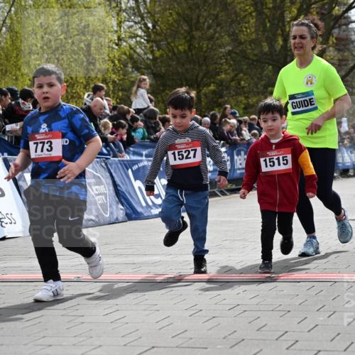 12.04.2026 - 45. Internationalen Wilhelmsburger Insellauf J. Mangold http://msf.ph/oto/9521291 12.04.2026 14:11:28 Ziel 773, 1527, 1515 meine-sportfotos.de