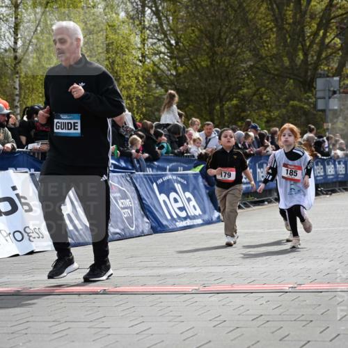 12.04.2026 - 45. Internationalen Wilhelmsburger Insellauf J. Mangold http://msf.ph/oto/9521298 12.04.2026 14:11:34 Ziel 185, 193, 179 meine-sportfotos.de