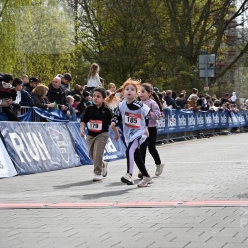 12.04.2026 - 45. Internationalen Wilhelmsburger Insellauf J. Mangold http://msf.ph/oto/9521299 12.04.2026 14:11:35 Ziel 185, 193, 179 meine-sportfotos.de