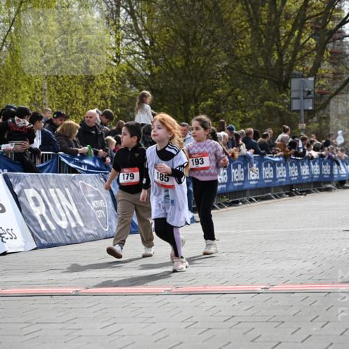 12.04.2026 - 45. Internationalen Wilhelmsburger Insellauf J. Mangold http://msf.ph/oto/9521302 12.04.2026 14:11:36 Ziel 185, 193, 179 meine-sportfotos.de