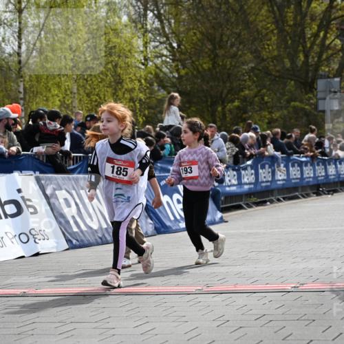 12.04.2026 - 45. Internationalen Wilhelmsburger Insellauf J. Mangold http://msf.ph/oto/9521308 12.04.2026 14:11:36 Ziel 185, 193, 179 meine-sportfotos.de