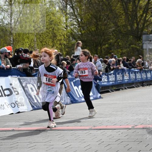 12.04.2026 - 45. Internationalen Wilhelmsburger Insellauf J. Mangold http://msf.ph/oto/9521309 12.04.2026 14:11:36 Ziel 185, 193, 179 meine-sportfotos.de