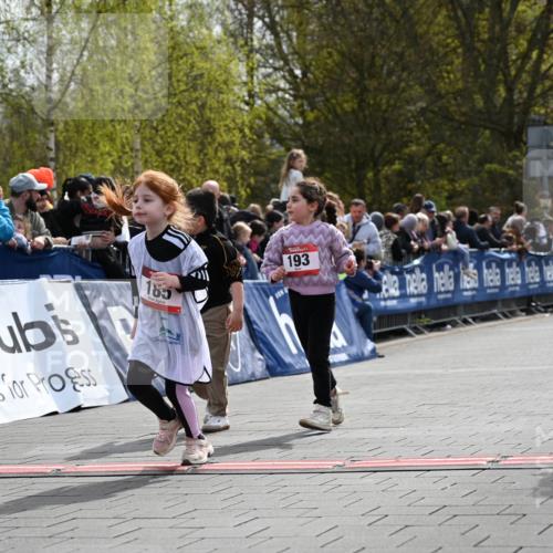12.04.2026 - 45. Internationalen Wilhelmsburger Insellauf J. Mangold http://msf.ph/oto/9521310 12.04.2026 14:11:36 Ziel 185, 193, 179 meine-sportfotos.de