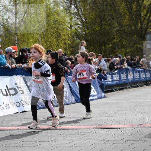 12.04.2026 - 45. Internationalen Wilhelmsburger Insellauf J. Mangold http://msf.ph/oto/9521311 12.04.2026 14:11:36 Ziel 185, 193, 179 meine-sportfotos.de