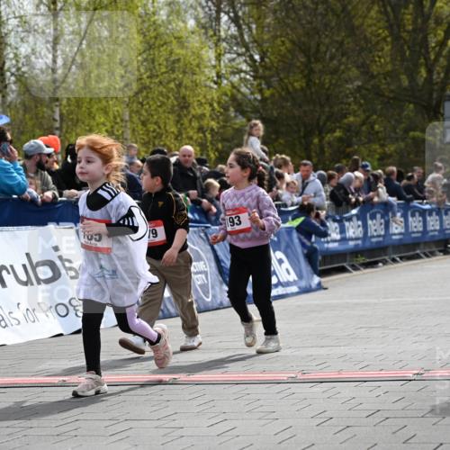 12.04.2026 - 45. Internationalen Wilhelmsburger Insellauf J. Mangold http://msf.ph/oto/9521312 12.04.2026 14:11:36 Ziel 185, 193, 179 meine-sportfotos.de