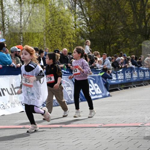12.04.2026 - 45. Internationalen Wilhelmsburger Insellauf J. Mangold http://msf.ph/oto/9521313 12.04.2026 14:11:36 Ziel 185, 193, 179 meine-sportfotos.de