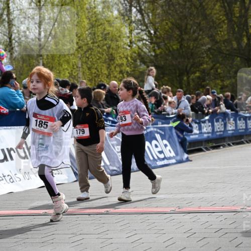 12.04.2026 - 45. Internationalen Wilhelmsburger Insellauf J. Mangold http://msf.ph/oto/9521314 12.04.2026 14:11:37 Ziel 185, 193, 179 meine-sportfotos.de