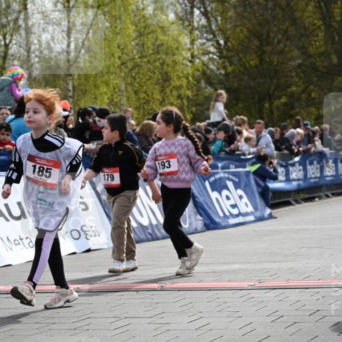 12.04.2026 - 45. Internationalen Wilhelmsburger Insellauf J. Mangold http://msf.ph/oto/9521316 12.04.2026 14:11:37 Ziel 185, 193, 179 meine-sportfotos.de