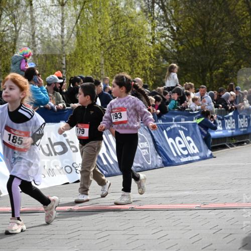 12.04.2026 - 45. Internationalen Wilhelmsburger Insellauf J. Mangold http://msf.ph/oto/9521318 12.04.2026 14:11:37 Ziel 185, 193, 179 meine-sportfotos.de