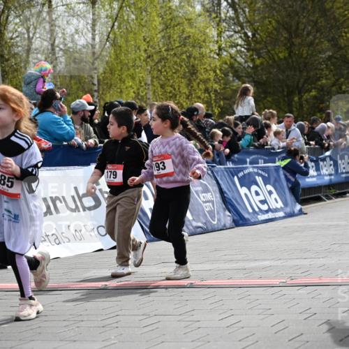 12.04.2026 - 45. Internationalen Wilhelmsburger Insellauf J. Mangold http://msf.ph/oto/9521319 12.04.2026 14:11:37 Ziel 185, 193, 179 meine-sportfotos.de