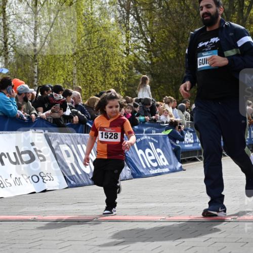 12.04.2026 - 45. Internationalen Wilhelmsburger Insellauf J. Mangold http://msf.ph/oto/9521323 12.04.2026 14:11:46 Ziel 1528, 213 meine-sportfotos.de