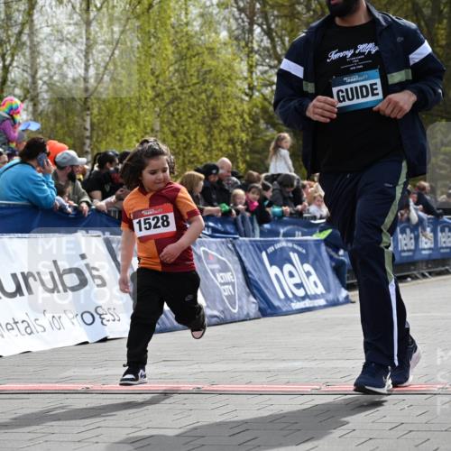 12.04.2026 - 45. Internationalen Wilhelmsburger Insellauf J. Mangold http://msf.ph/oto/9521326 12.04.2026 14:11:46 Ziel 1528, 213 meine-sportfotos.de
